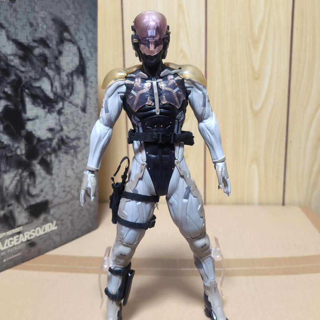 ス*】様 破損有り メディコムトイ メタルギアソリッド4 雷電