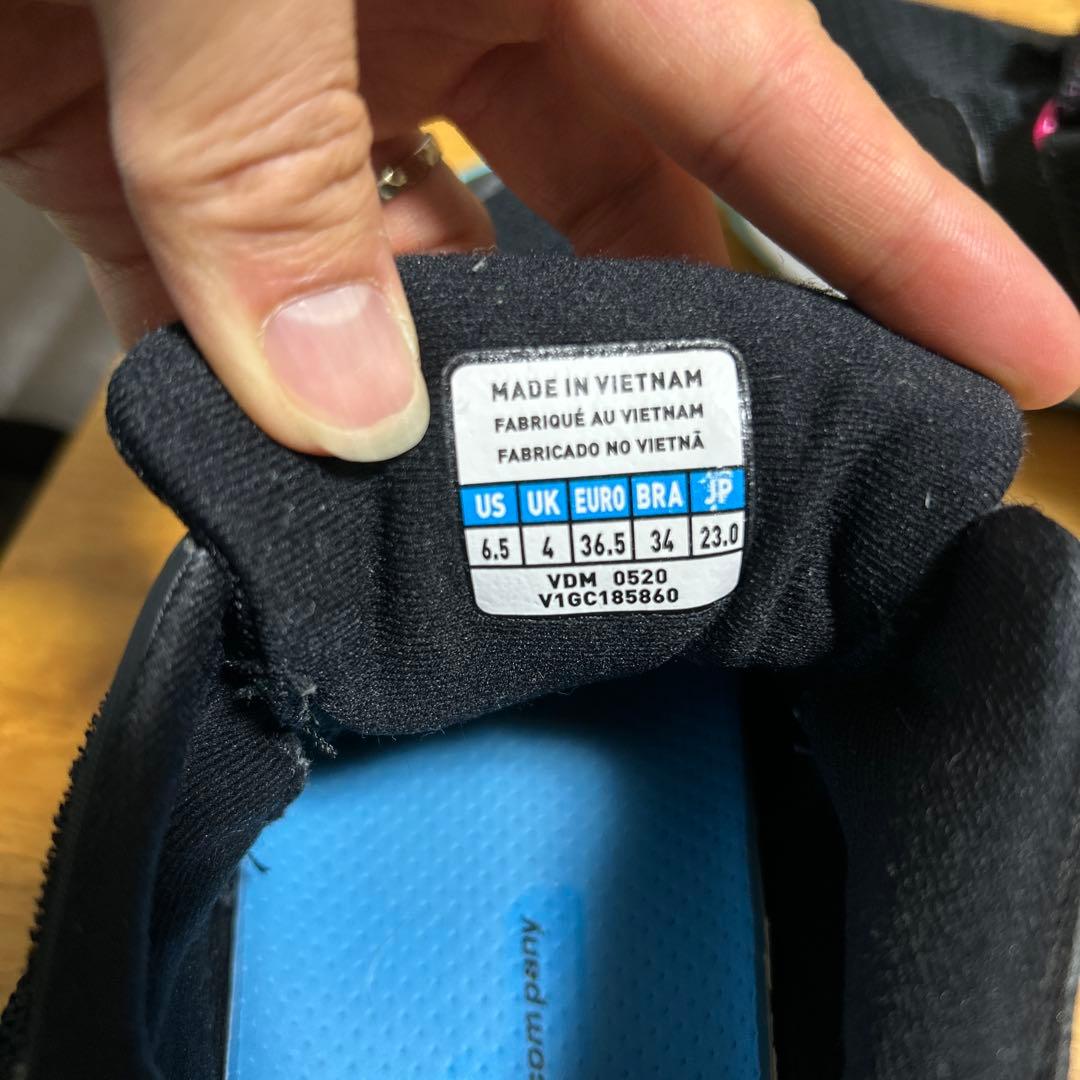 【美品】【匿名配送】ミズノ　バレーボールシューズ　ウェーブアルテミス23cm