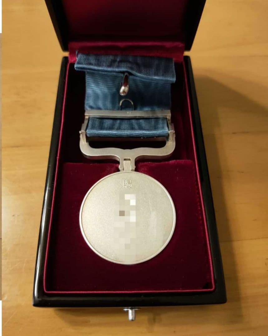 【激レア 極美品】H15制度改正後発行 藍綬褒章 新型タイプ 共箱入 勲章 褒章