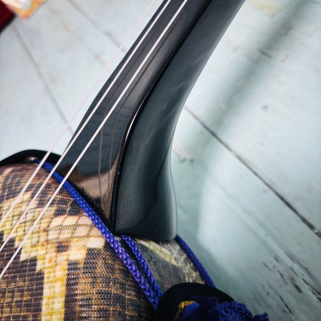 沖縄三線　人工皮　ケース付き　民族楽器　琉球　和楽器　弦楽器　三味線　美品