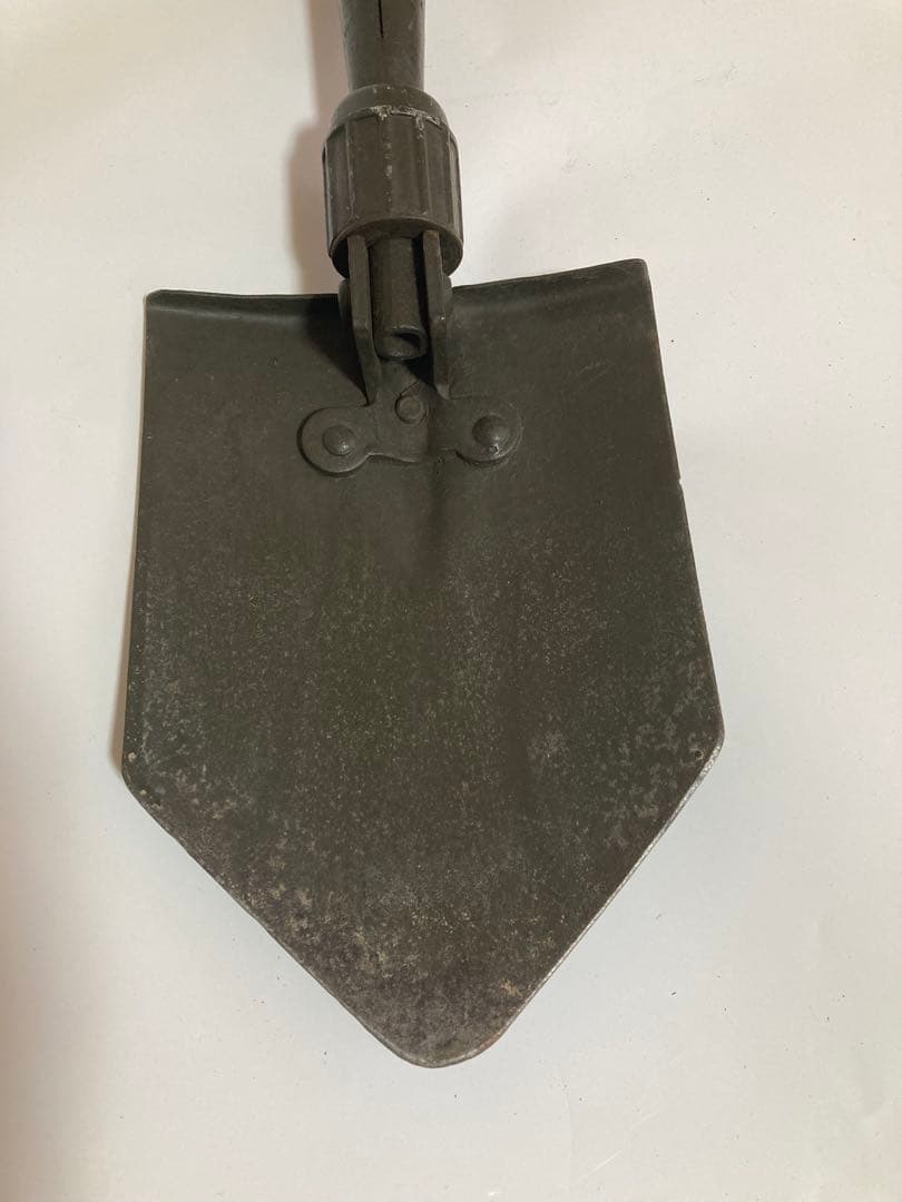 【米軍放出品】折りたたみ式シャベルと収納ケース