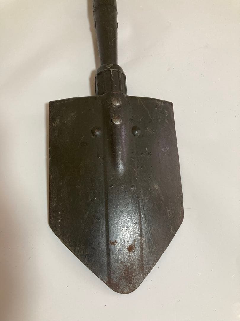 【米軍放出品】折りたたみ式シャベルと収納ケース
