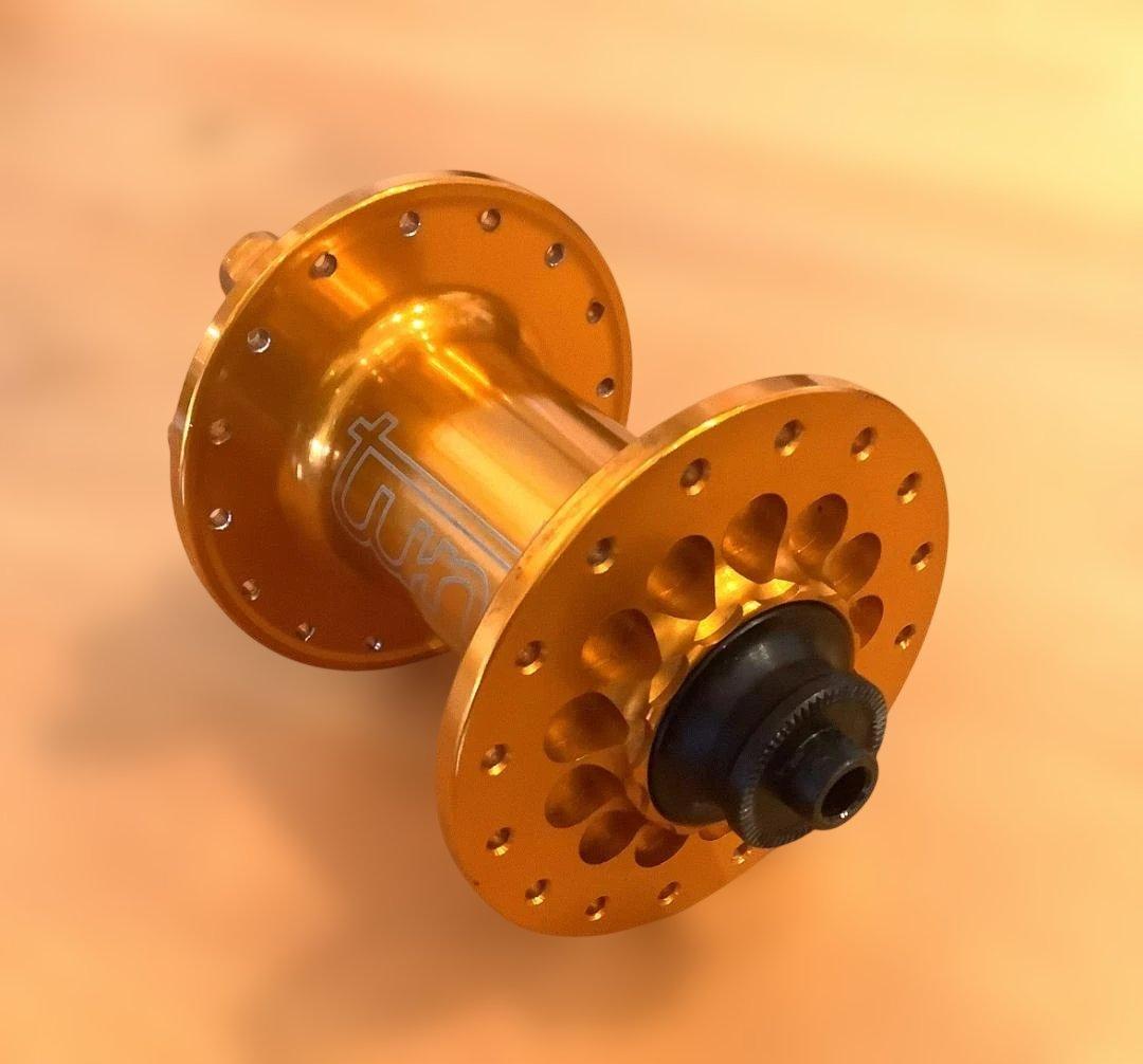 【美品】Tune Kingkong フロントハブ 32H / 6ボルト / QR