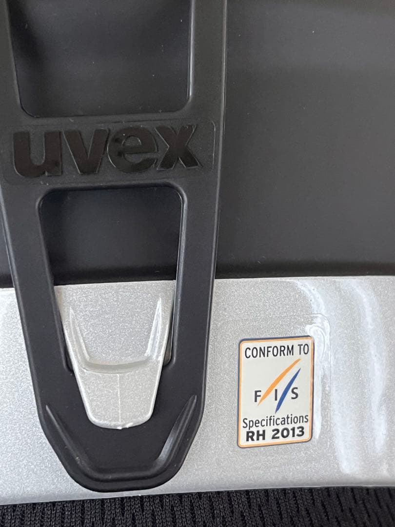 uvex ウィンタースポーツヘルメット 黒/銀