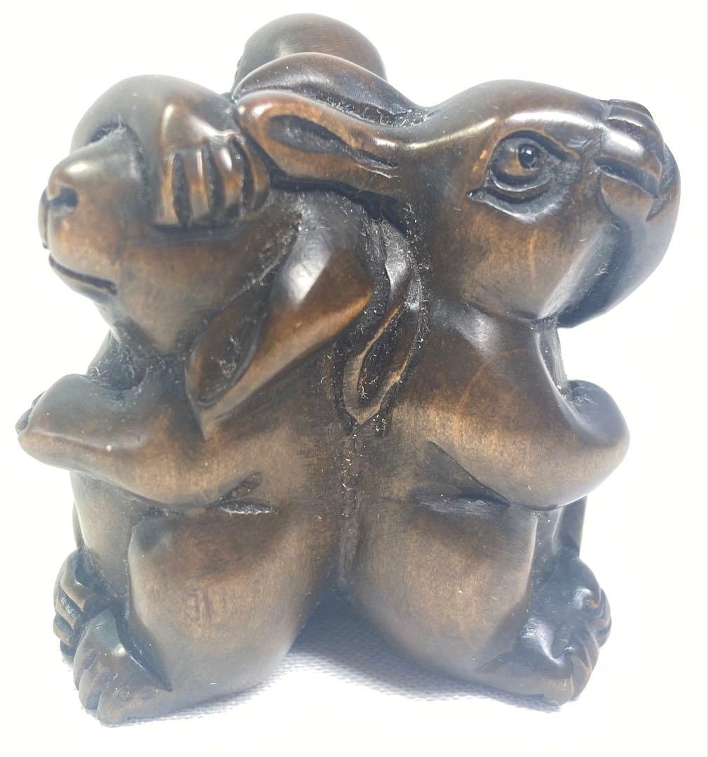 根付柘植　三うさぎ(見、言、聞いてうさぎ）の彫刻　黄楊繊細彫刻置木製