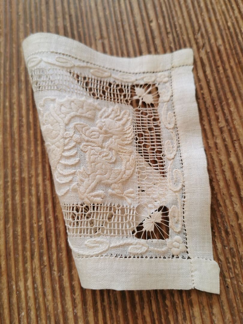 アンティーク 龍のエンブロイダリー 蝶のドローンワークレース シノワズリドイリー