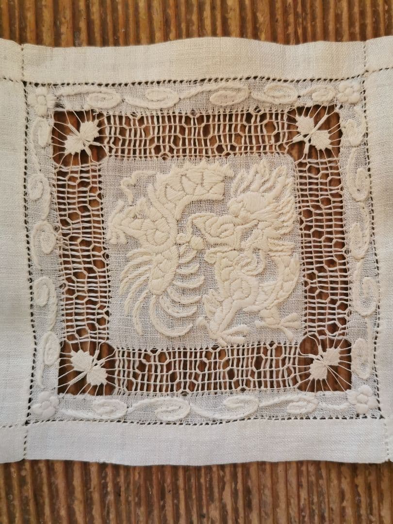 アンティーク 龍のエンブロイダリー 蝶のドローンワークレース シノワズリドイリー