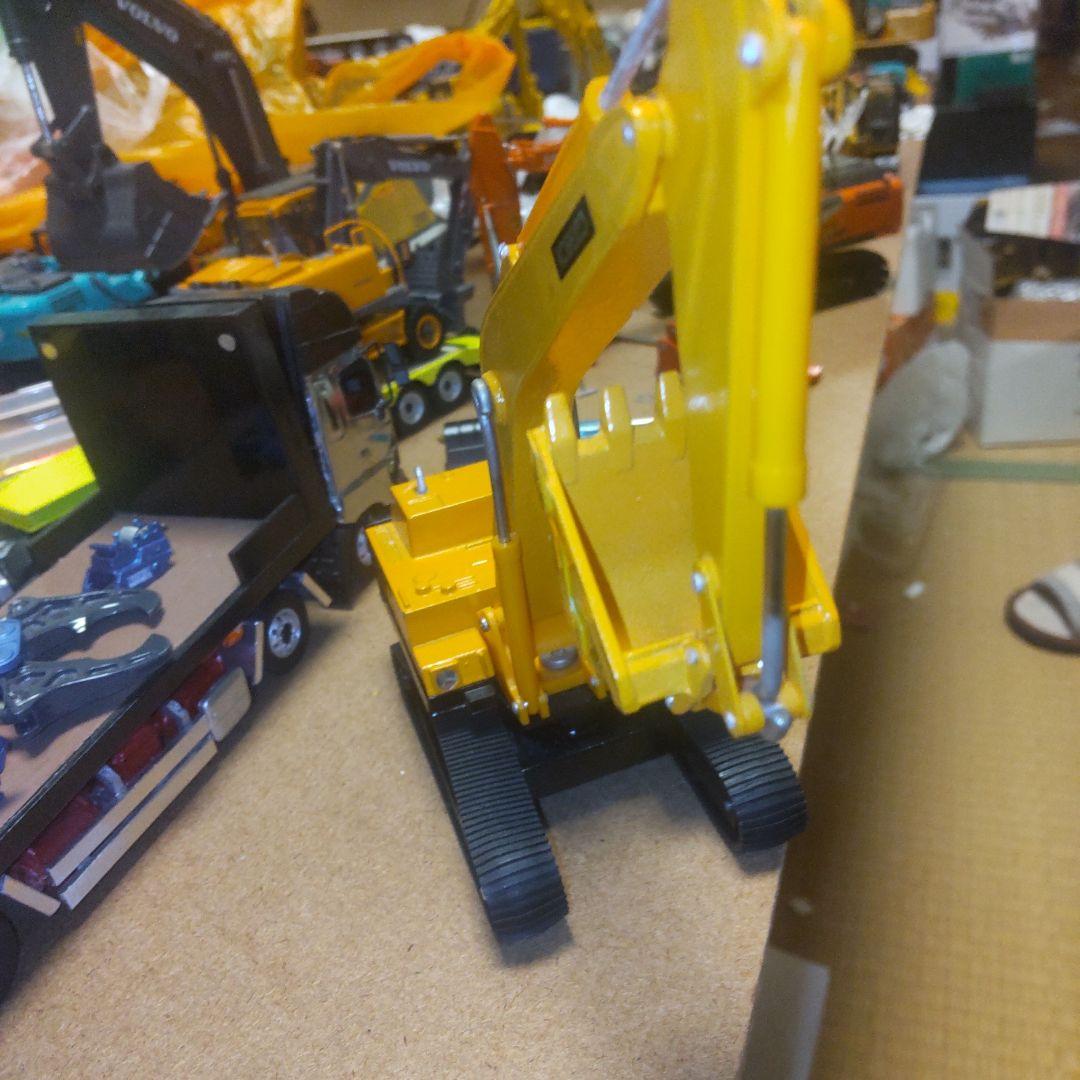 KOBELCO K909A ミニチュア重機　　1/50