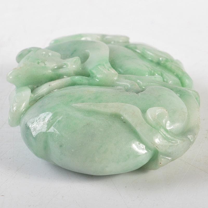 中国　玉石翡翠彫刻　神獣果実刻　根付　紙鎮　置物　C　R5855