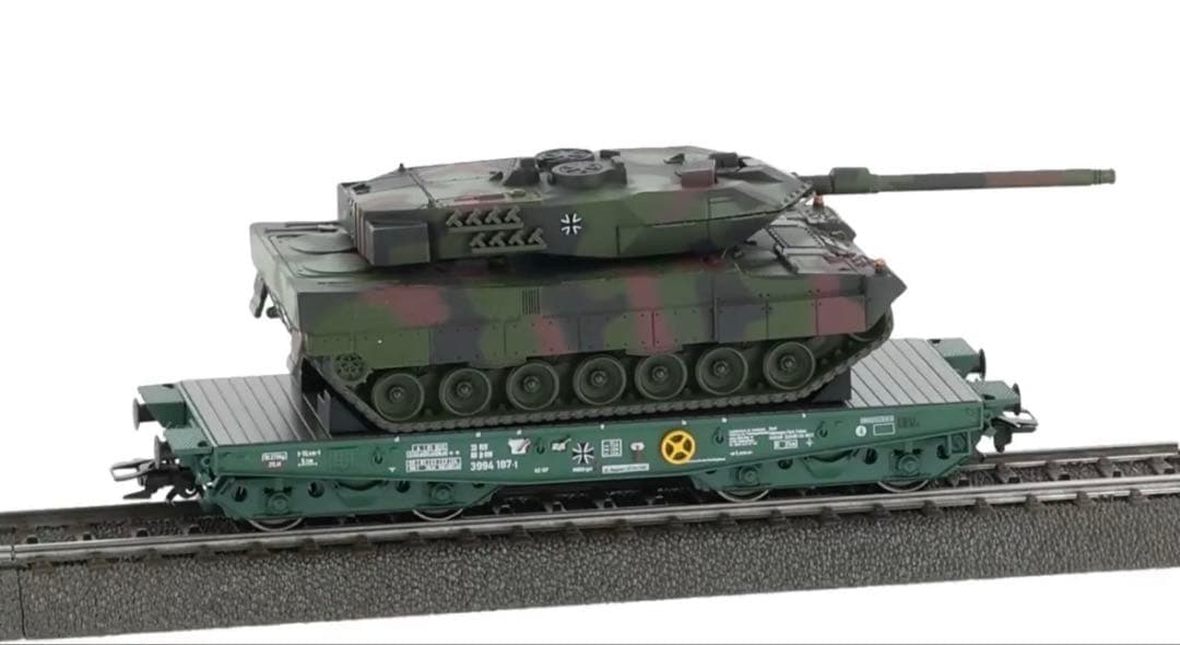 新品　メルクリン　ドイツ連邦軍　レオパルド　2A6 戦車　＆　運搬車