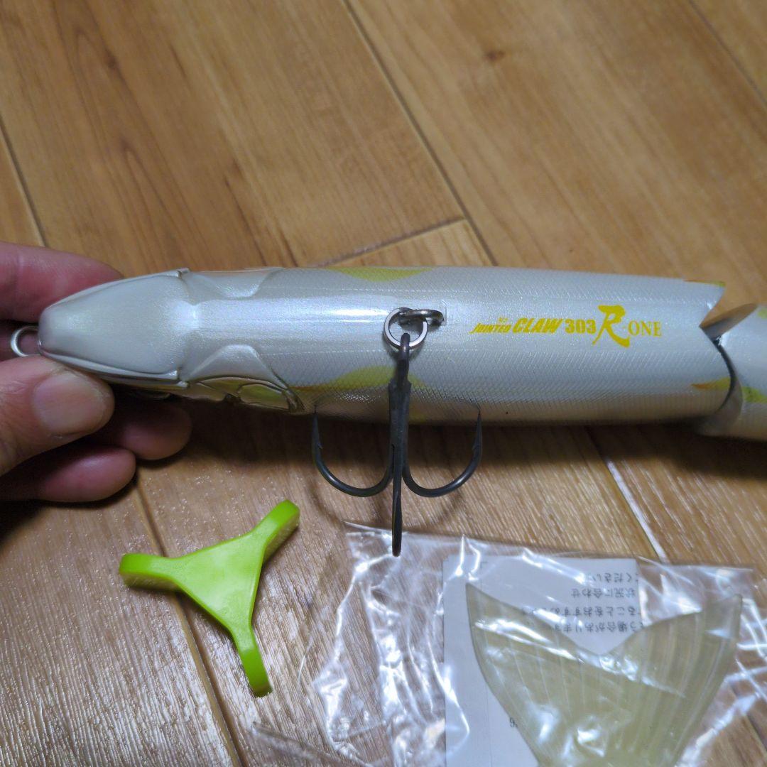 ジョインテッドクロー 尺ワン 303　スローフローティング　龍神鮎だと思われます