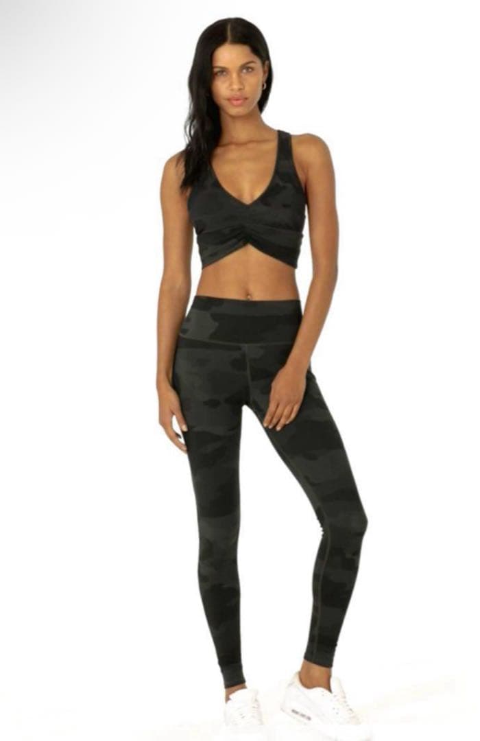 新品未使用！現行品　alo yoga アローヨガ　迷彩　カモフラージュ　ブラック