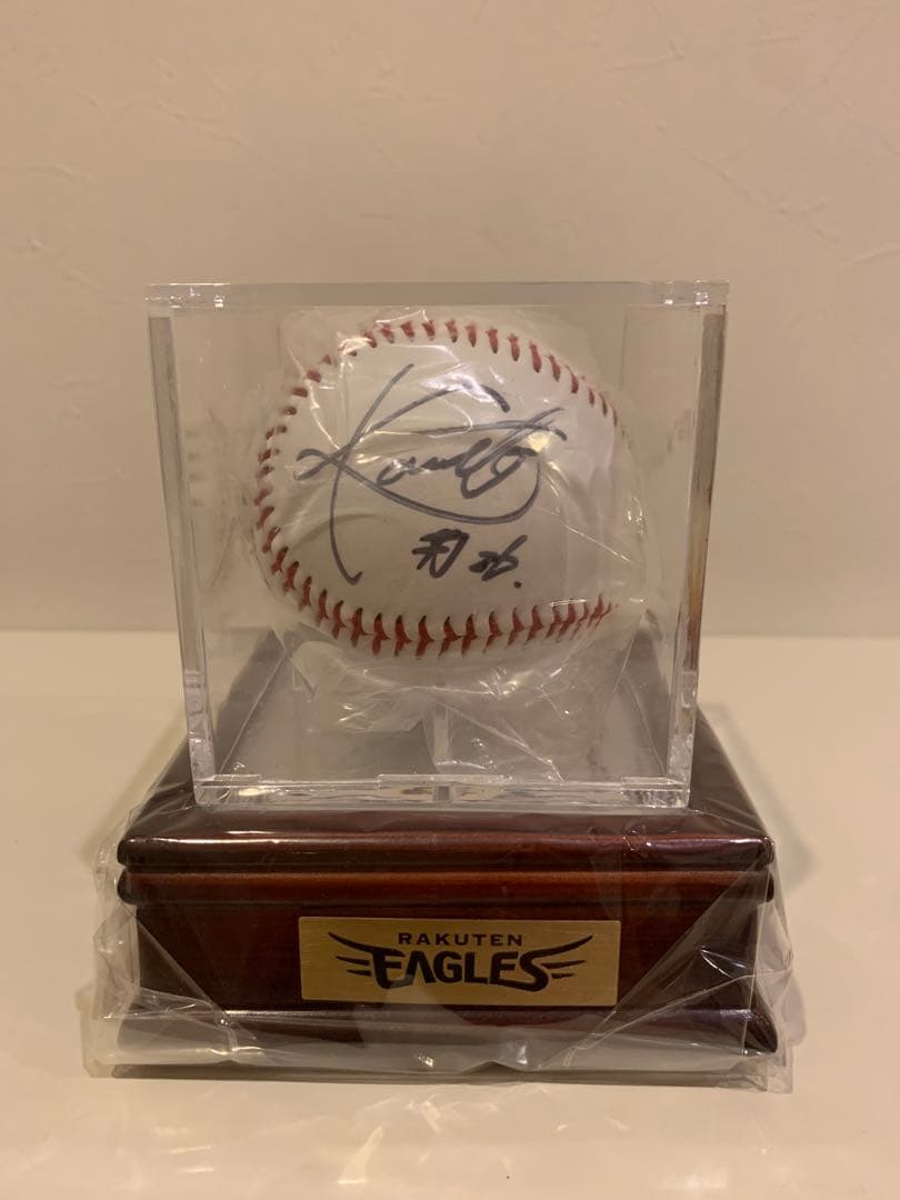 楽天イーグルス　銀次　直筆サインボール　公式品　専用ケース台座付き　オマケ付き