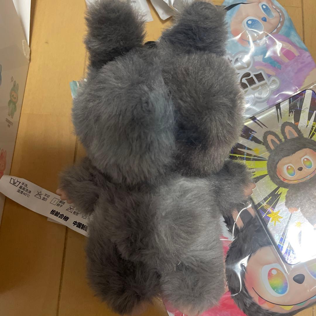 ラブブ　エナジー　シークレット　黒　Labubu Big into Energy