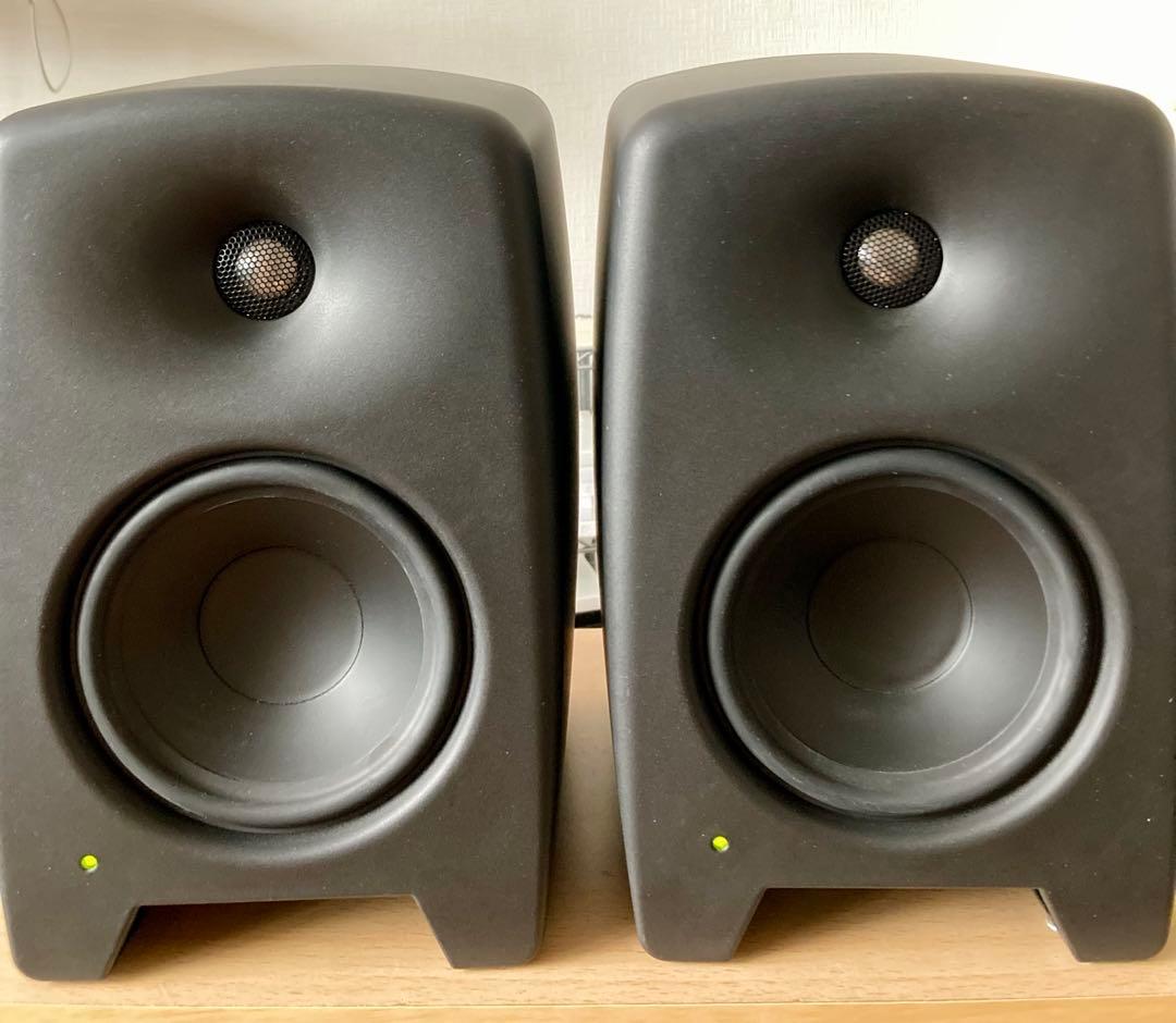 GENELEC M030 ペア モニタースピーカー (アンプ内蔵)