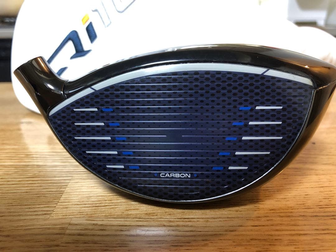 左）TaylorMade Qi10 10.5ドライバーヘッド＋ヘッドカバー付き