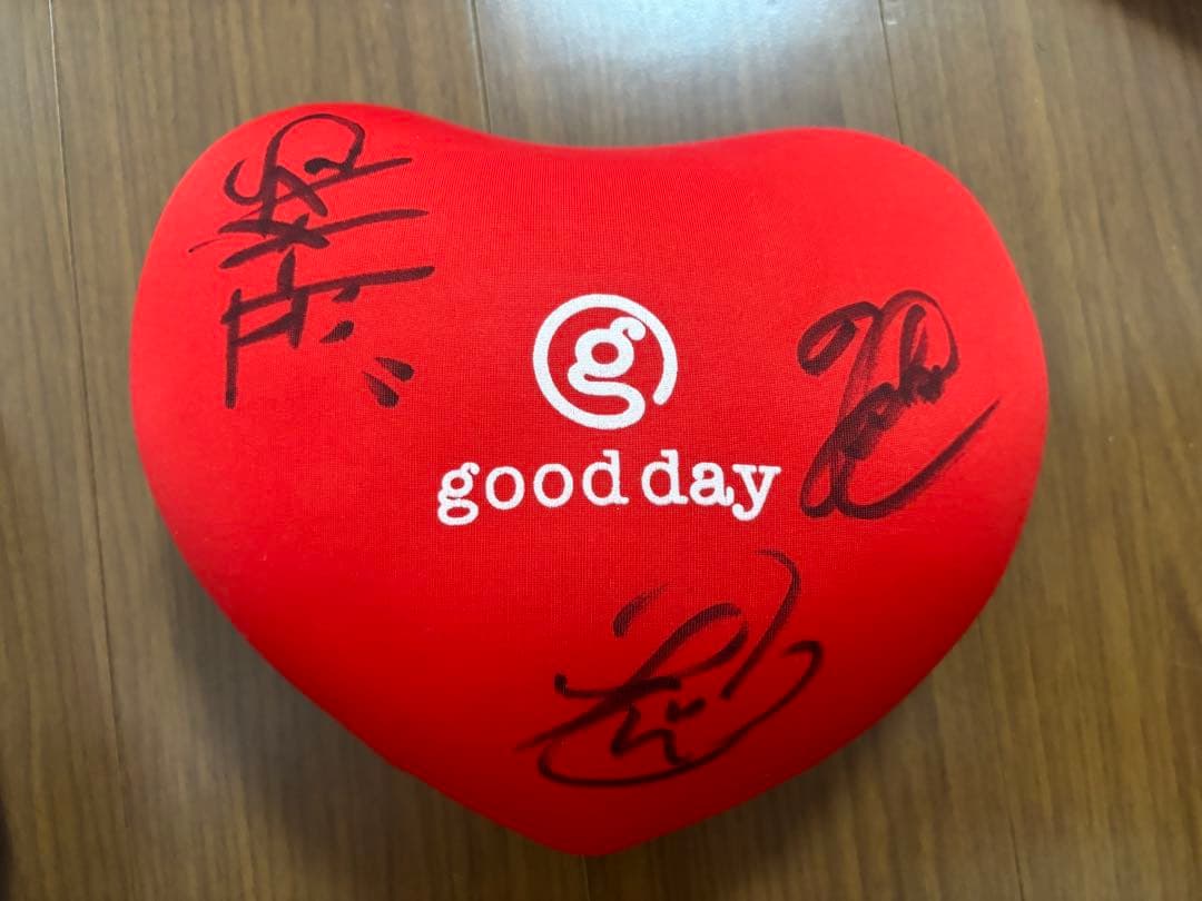 AAAサイン入り クッション