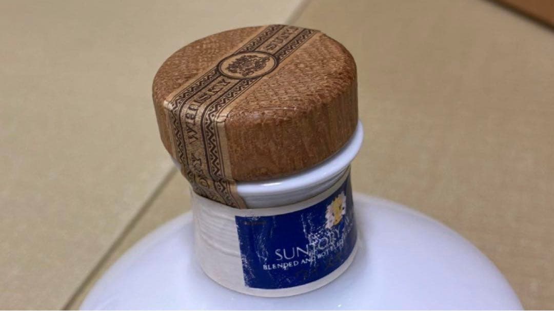 サントリーウイスキー　有田焼　ボトル