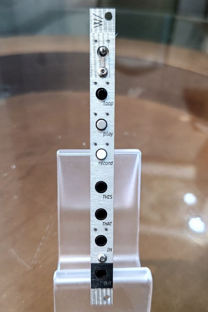 Mannequins W/ サンプラー (モジュラーシンセ ユーロラック)