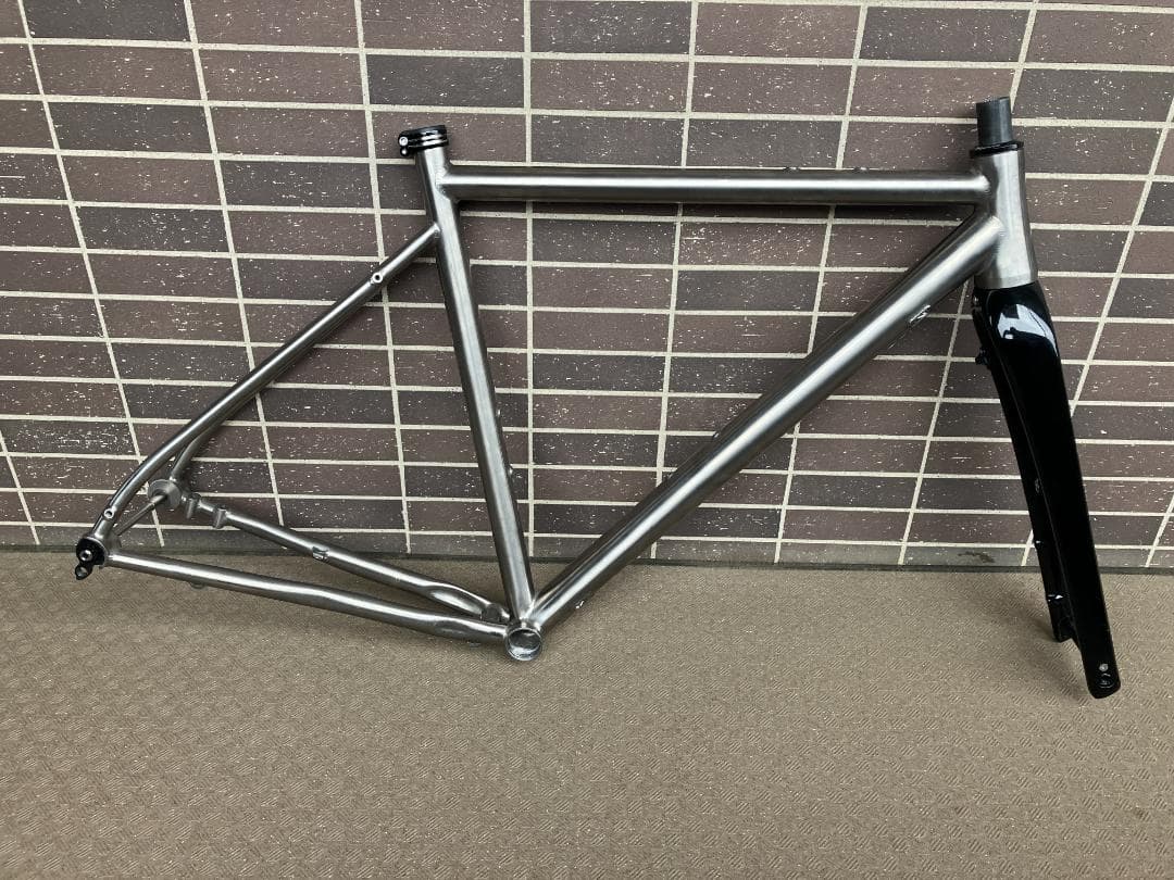 【直接取引限定】チタンフレーム グラベルバイク フラットバー サイズ52