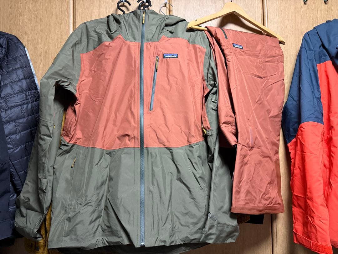 パタゴニア　パウダータウンジャケット、パンツ上下セット　新品L ベイスングリーン