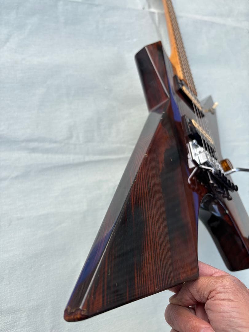 アンティークなKiller Guitars ケ-ス付き 6弦 エレキギター