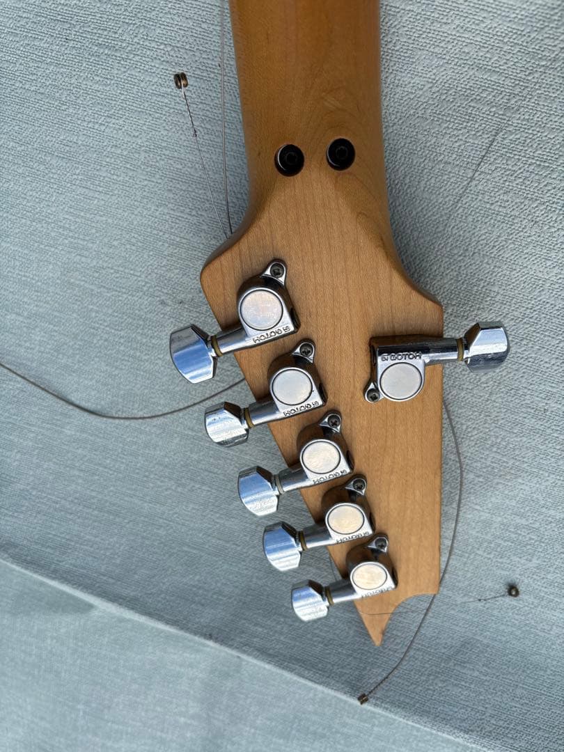 アンティークなKiller Guitars ケ-ス付き 6弦 エレキギター