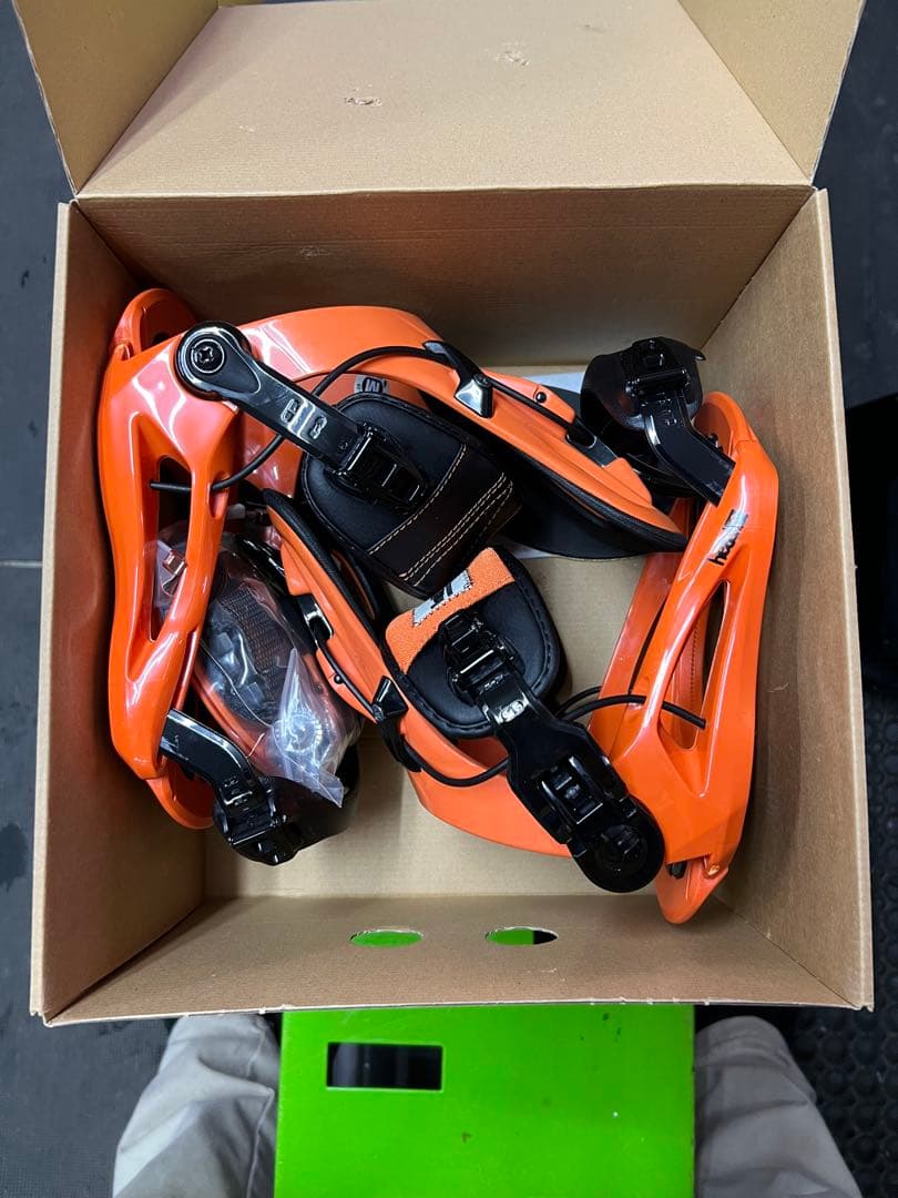 オレンジ スノーボード ビンディング 未使用　Mサイズ