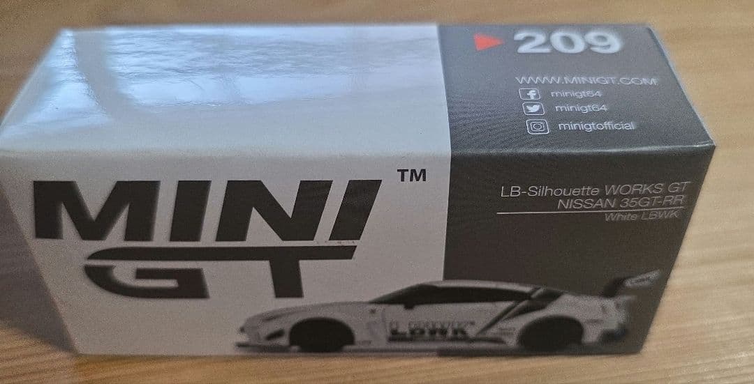 MINI GT NISSAN GT-R 1/64 完売品 激レア 右ハンドル