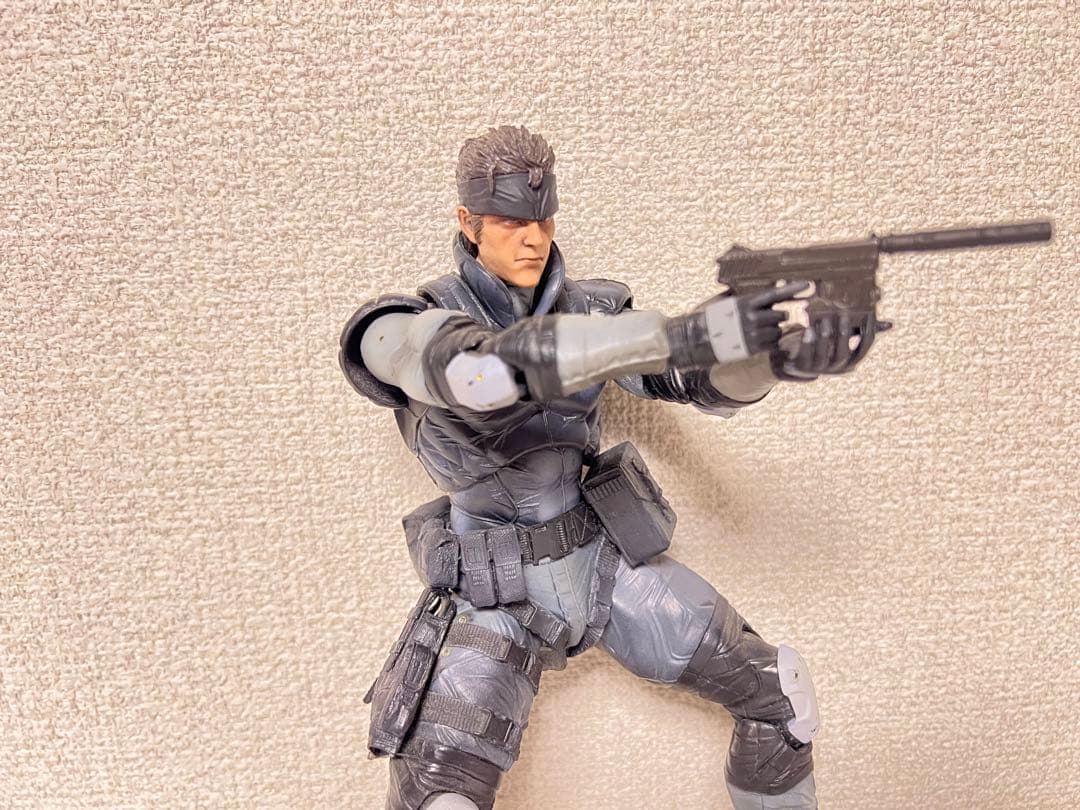 メタルギアソリッド PLAY ARTS改 フィギュア ソリッド・スネーク