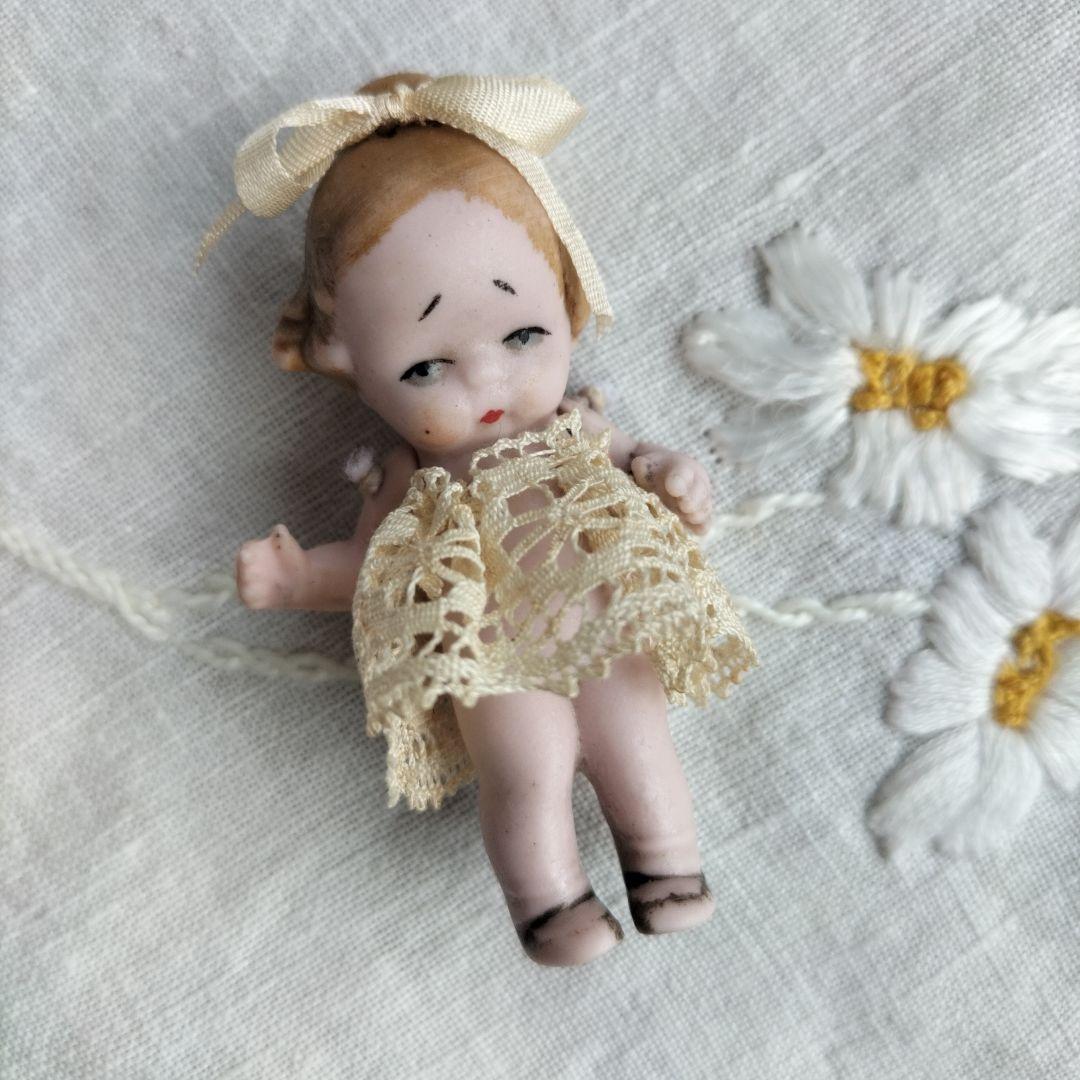 ドイツ　アンティーク　HERTWIG ミニチュアビスクドール　頭にリボン　女の子