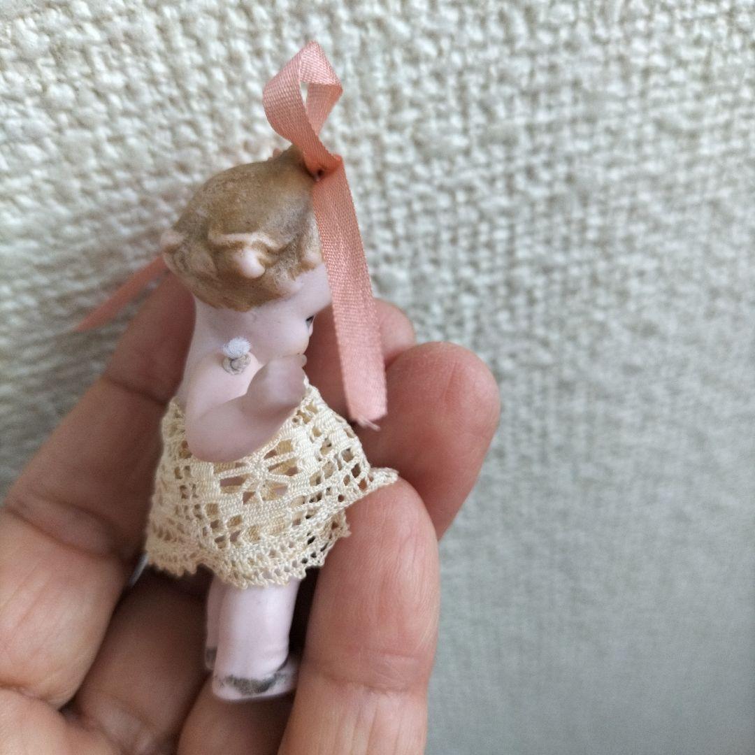 ドイツ　アンティーク　HERTWIG ミニチュアビスクドール　頭にリボン　女の子