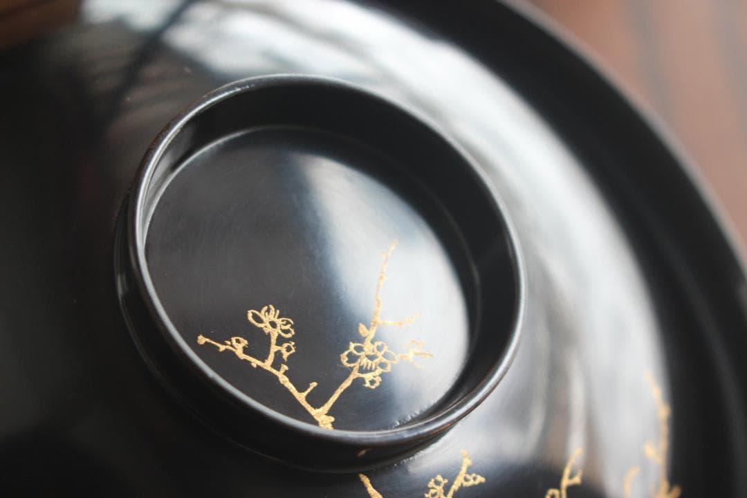 時代逸品！端正な時代黒漆に極上梅蒔絵の映える煮物椀2点（検懐石道具蒔絵椀茶道具