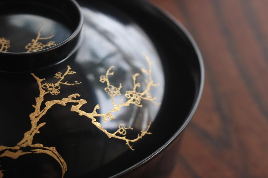 時代逸品！端正な時代黒漆に極上梅蒔絵の映える煮物椀2点（検懐石道具蒔絵椀茶道具