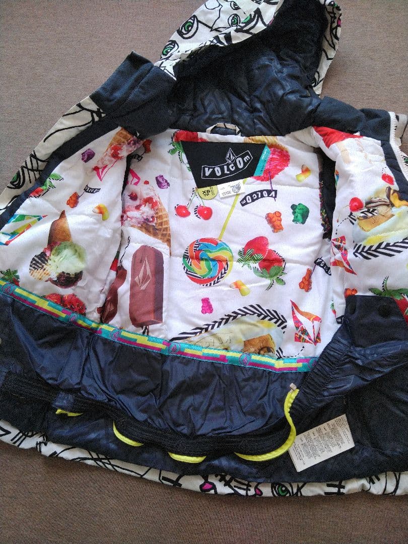 VOLCOM子ども用スノーボードウェアセット