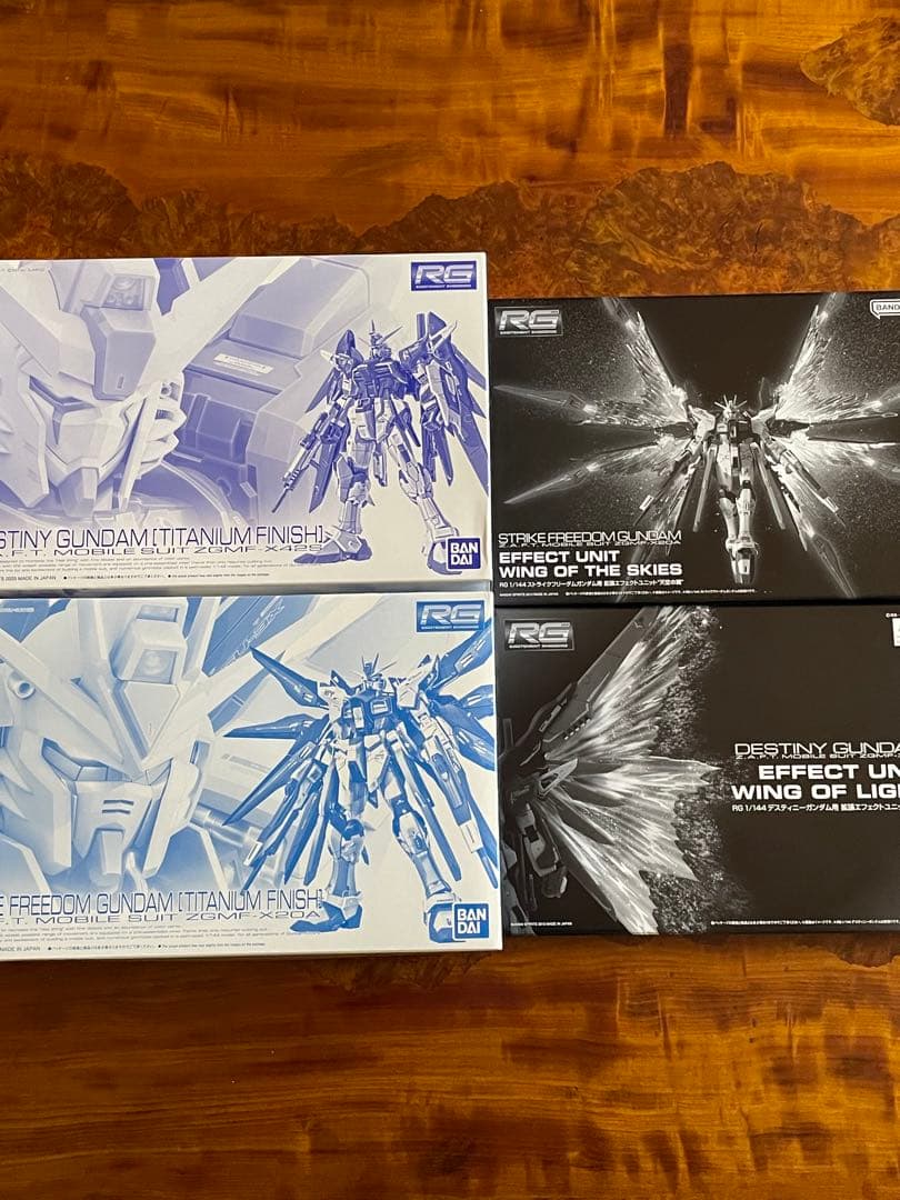 RG ストライクフリーダム&デスティニーガンダムチタニウムフィニッシュ&光翼