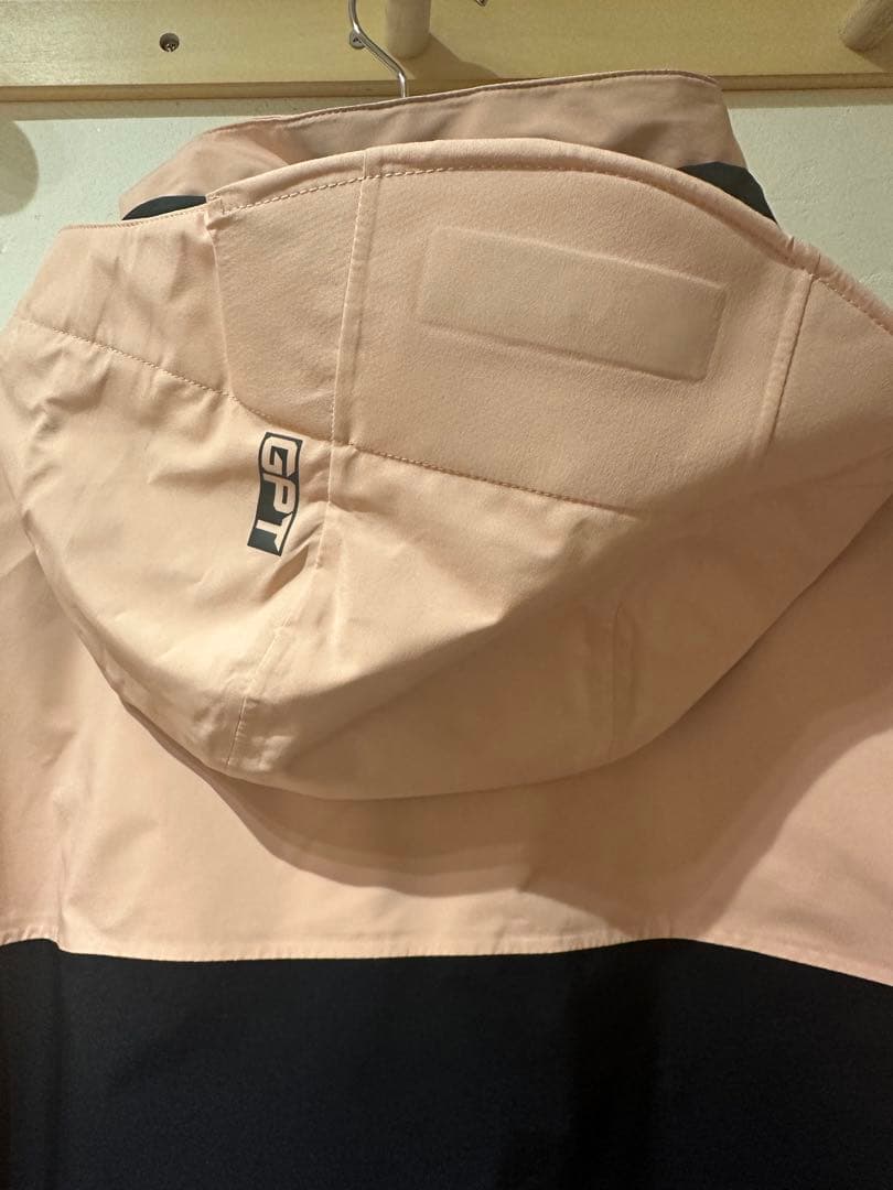 VOLCOM【ほぼ新品】人気カラー ジャケット／試着のみ・正規品