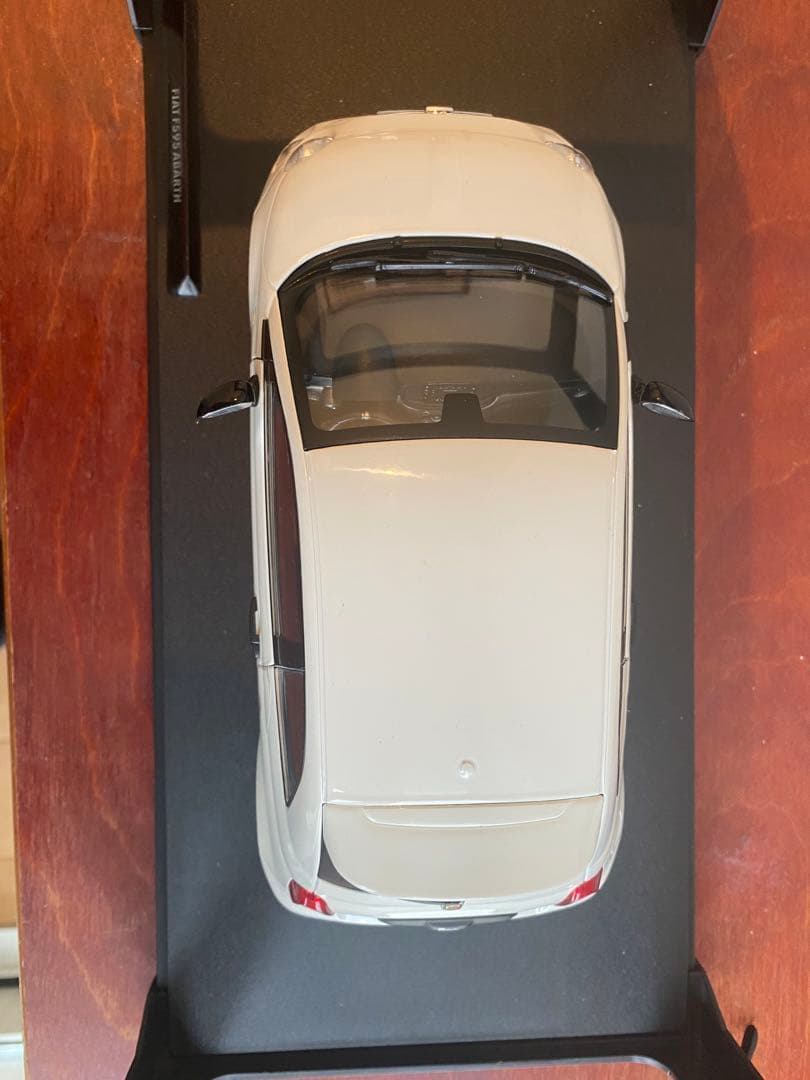 SOLIDO FIAT ABARTH 500 ホワイト　 1/18