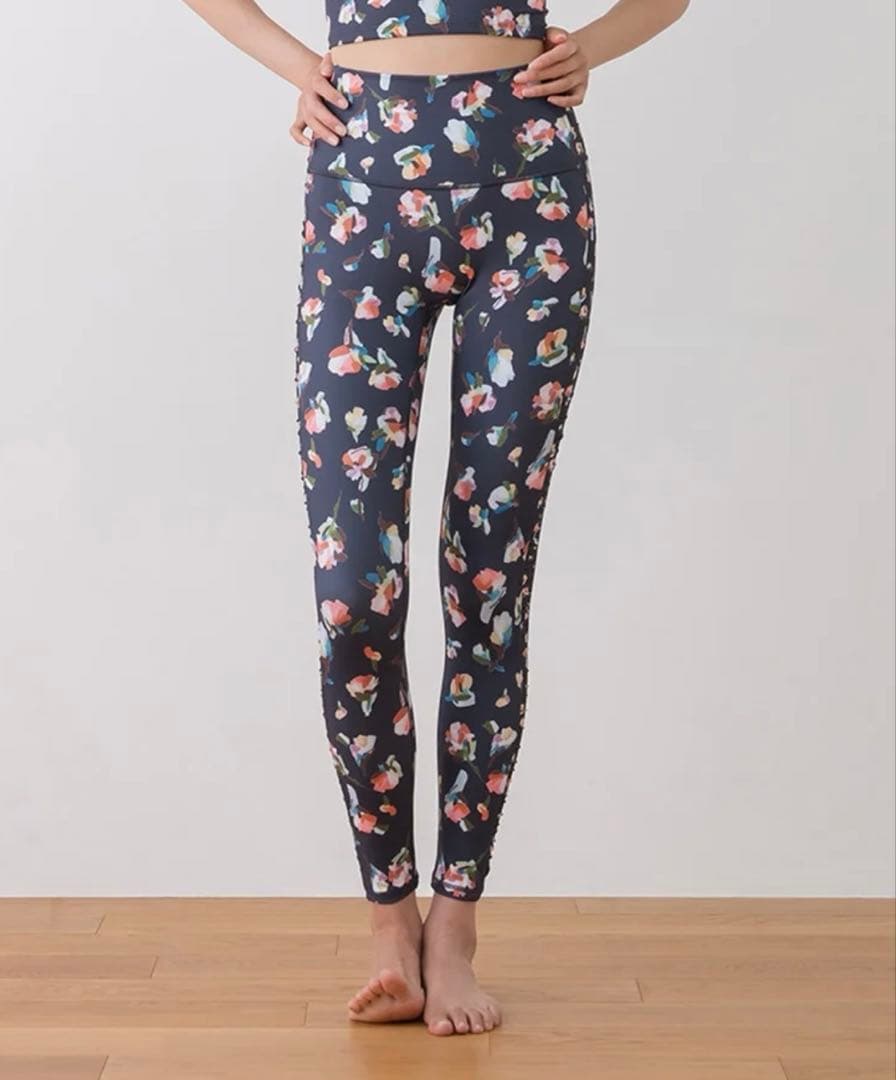 専用！新品未使用♡LAVA限定♡SUKALA ローズプリントレギンス　M