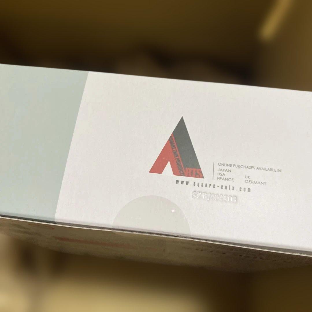 新品　クラウド・ストライフ ハードブレイカーVer. (可動フィギュア)