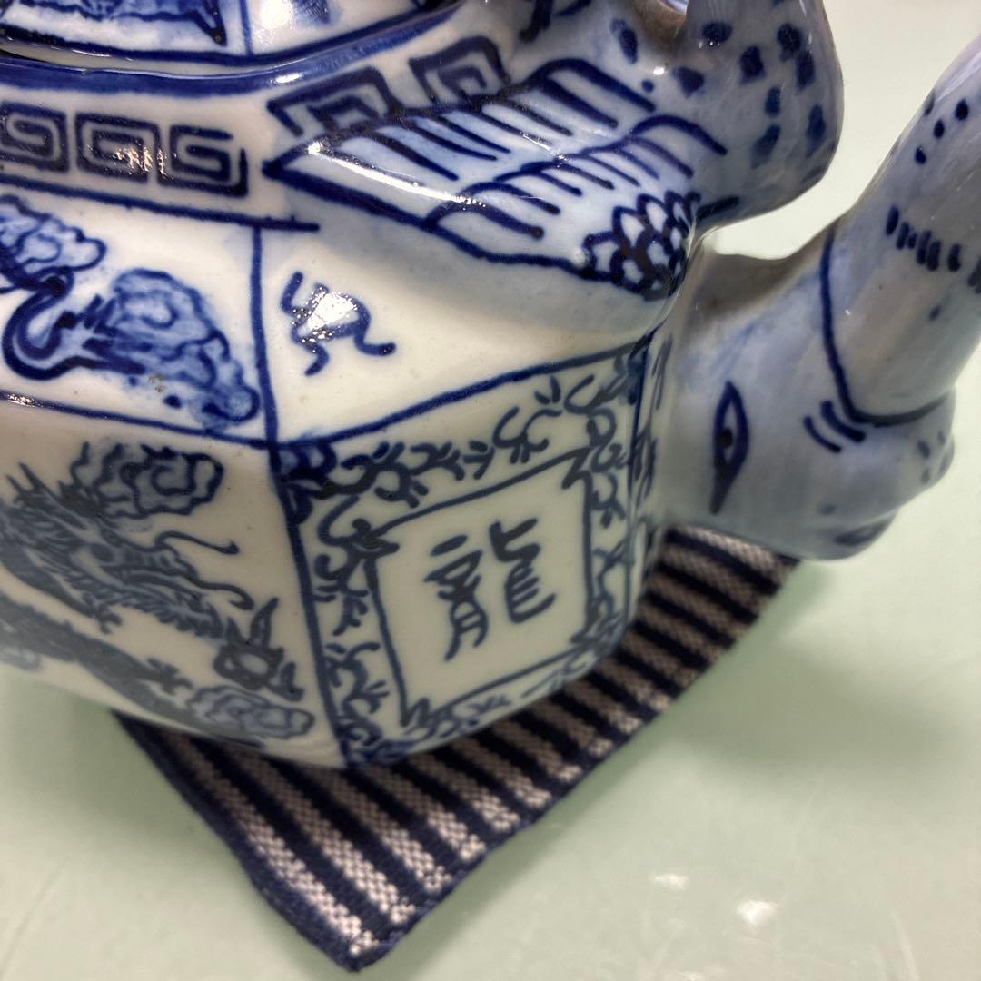 青白磁 四角い急須 ドラゴン模様