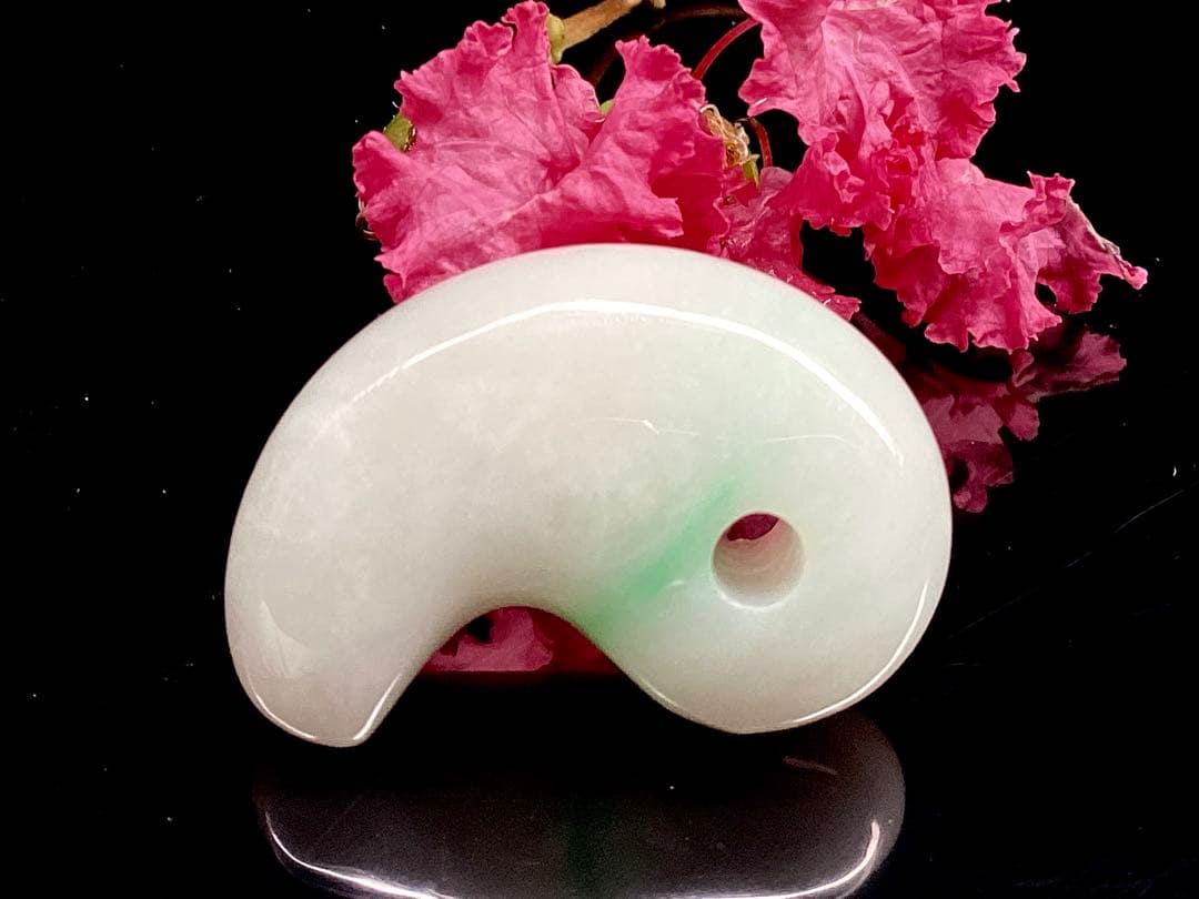 ✳業者様へ‼️premiumシリーズ　糸魚川翡翠勾玉　鑑別書無しの最安値　本物を‼️