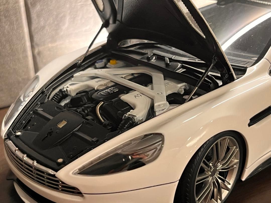 オートアート 1/18 アストンマーチン ヴァンキッシュ