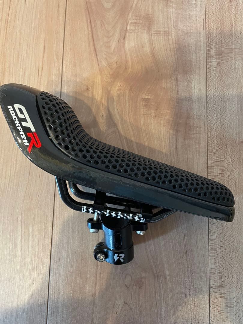 ROCKFISH GTR サドル