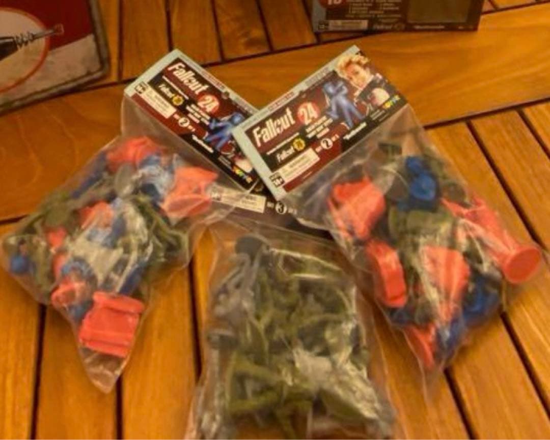 アメリカ直輸入　Fallout フォールアウト公式フィギュアセット 3袋　未開封