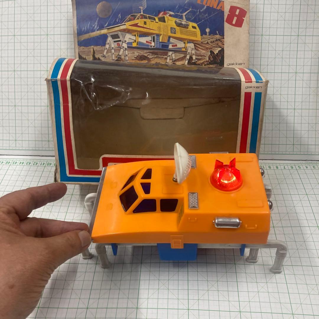 1959年〜1976年までルナ1号〜ルナ24号までソビエトのルナ8です珍！日本製