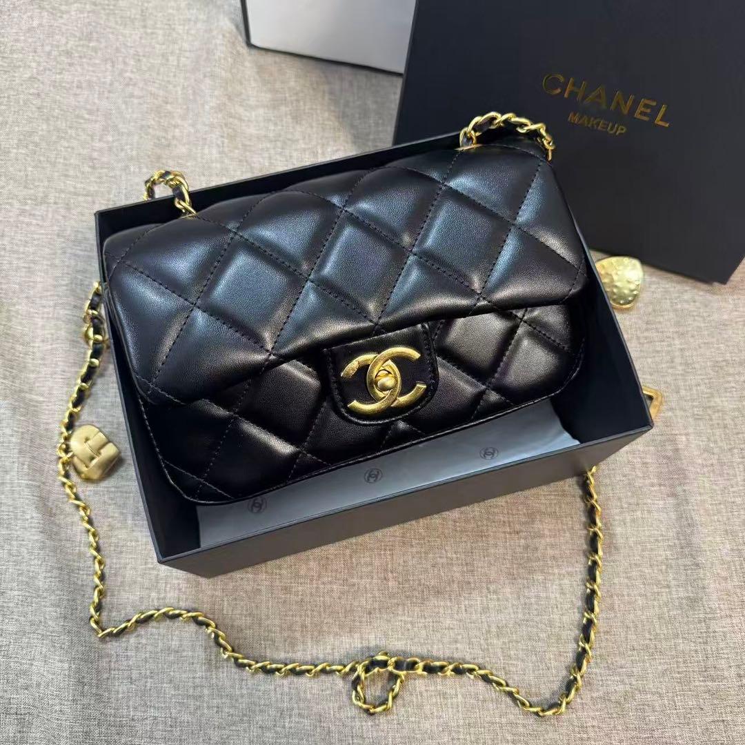 VIP会員限定 ノベルティ　ショルダーバッグ　ハートチャーム ブラック