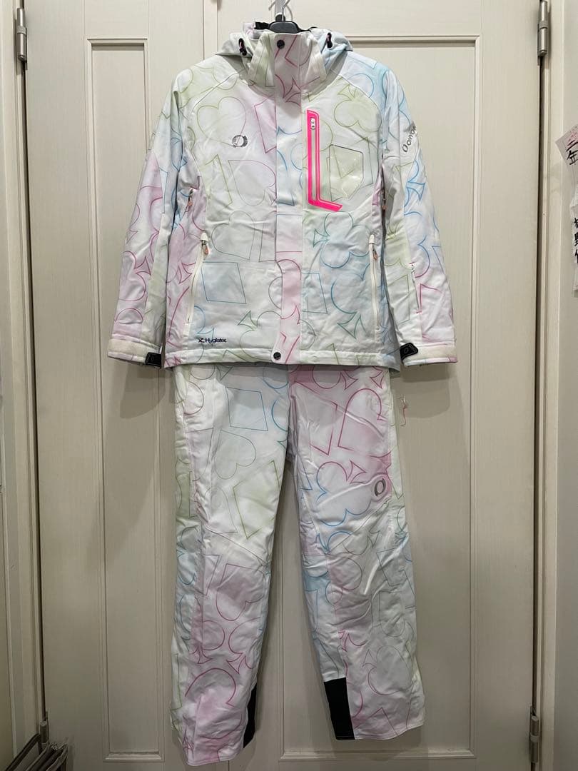 オンヨネ　スキーウェア　Mサイズ　トランプ柄　ONYONE