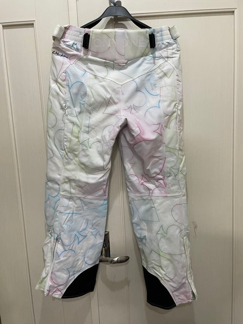 オンヨネ　スキーウェア　Mサイズ　トランプ柄　ONYONE