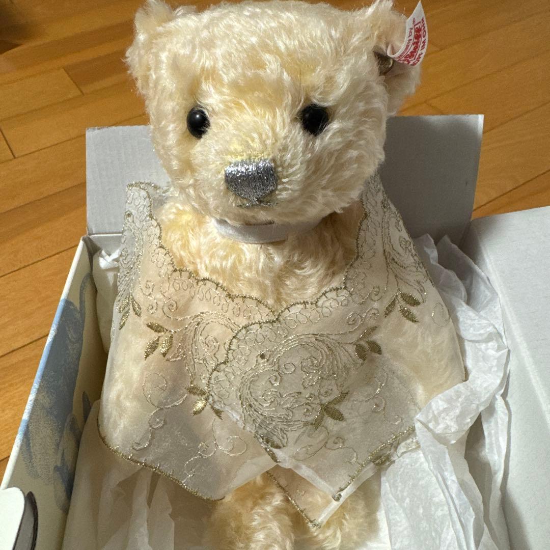 Steiffクリーム色のぬいぐるみ